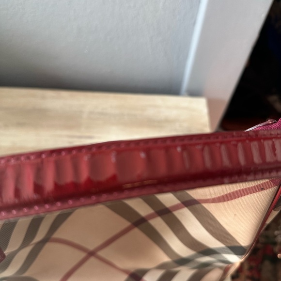 Large Burberry bag. - Picture 8 of 12